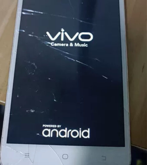 vivo Y66手机，屏幕有破损，开机自动...
