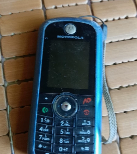 摩托罗拉无电池功能正常 感兴趣的话点“我想...