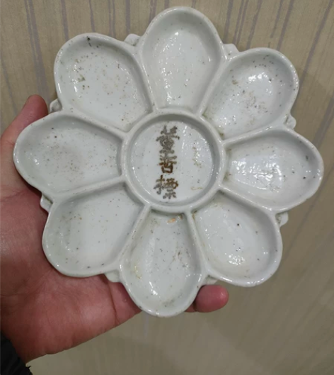 民国花囗白瓷调色盘,直径16.6公分,高1...