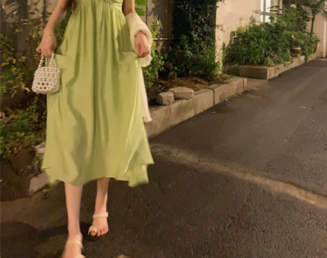 纯欲风性感气质绿色挂脖连衣裙女夏季新款设计...