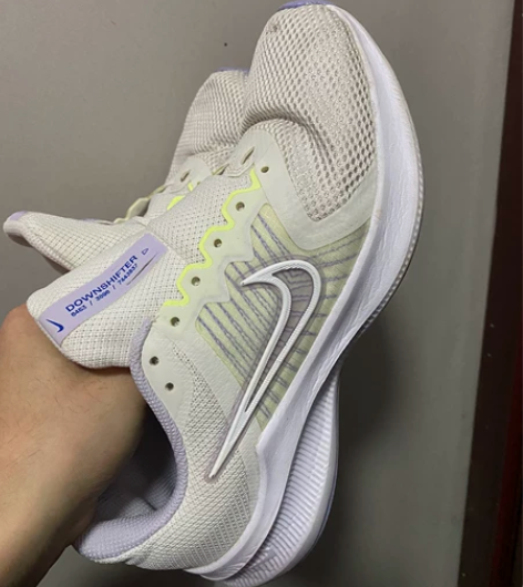 耐克 轻便运动鞋 脚感很好 正品 正品 圣...