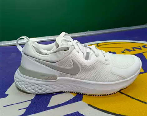 39码Nike耐克运动休闲缓震跑步鞋CW1...