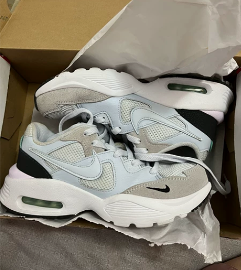 耐克女运动鞋 天蓝色很好看38码 Nike...