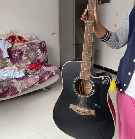 吉他，新撸撸的，可议价，东西在开远，自取。...