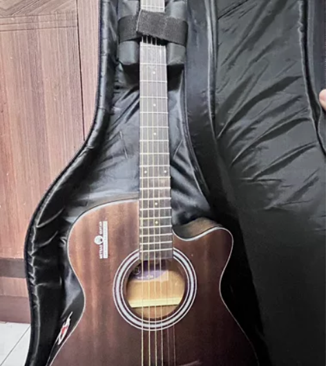 闲置吉他 只支持自提 音准就是闲置多年_(...