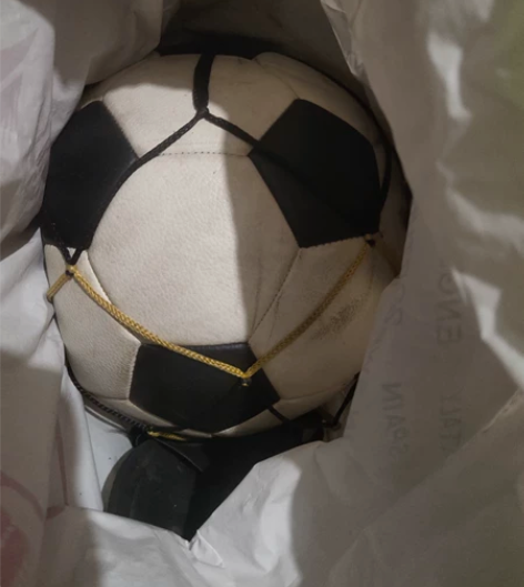 一个篮球一个足球 中考体育期间用过一段时间...