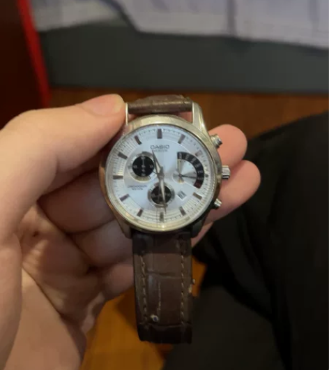 casio beside 手表，很久没戴了...