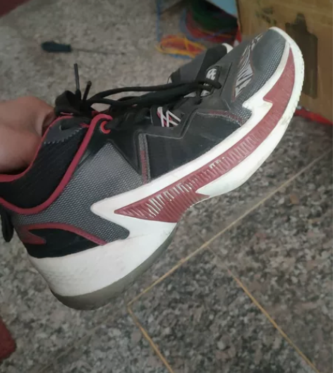 李宁篮球鞋42码99新可发毒盒可以私聊价格...