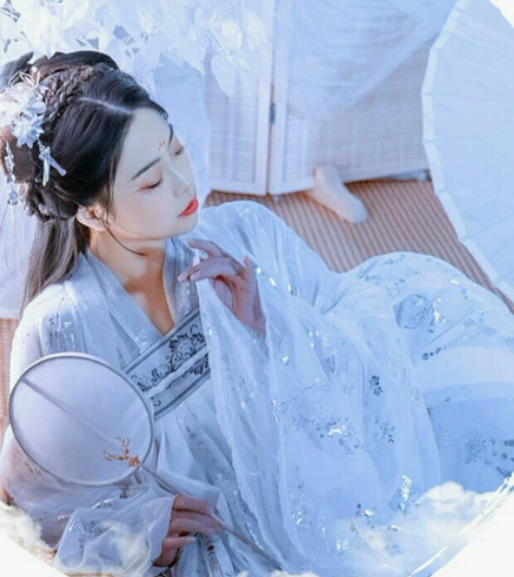 艺缕原创白云鹤襦裙汉服 只穿过两次，会轻微...