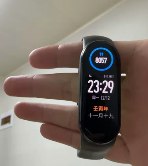 小米手环6，右上角轻微划痕，其他都很正常，...