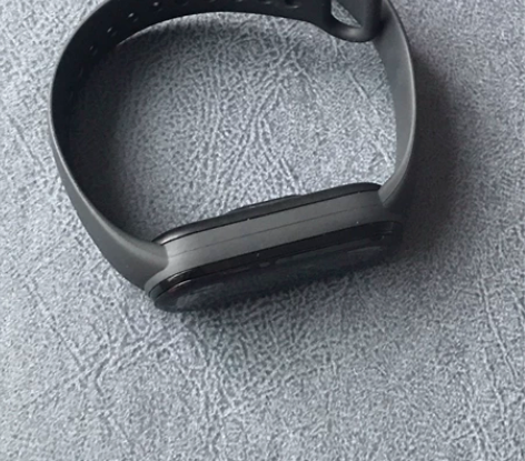 小米手环6标准版本，屏幕有划痕，成色非常好...