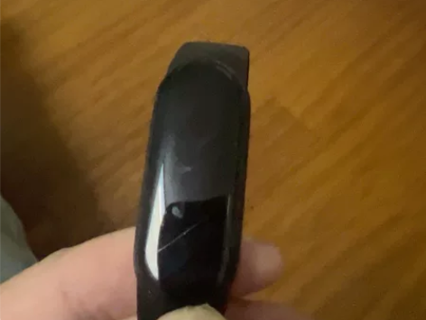 小米手环6,屏幕有轻微划痕 感兴趣的话点“...