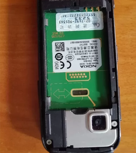 诺基亚5233.老古董，放了很久现在不能开...