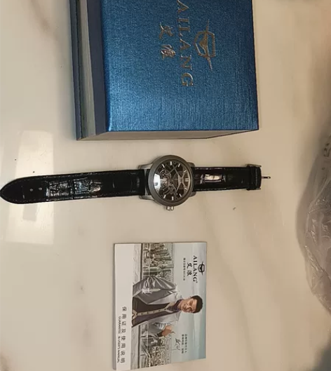 艾浪手表 纯机械表 在京东上购得 外观完好...