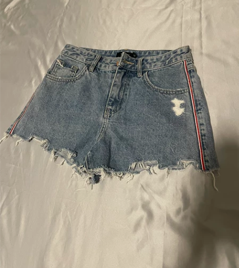 以纯牛仔短裤 专卖店购入，腰围看图，只穿了...