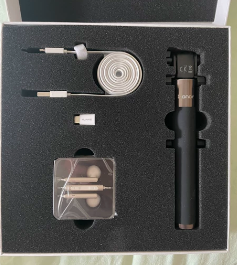 Honor荣耀礼盒 自拍杆 数据线 typ...