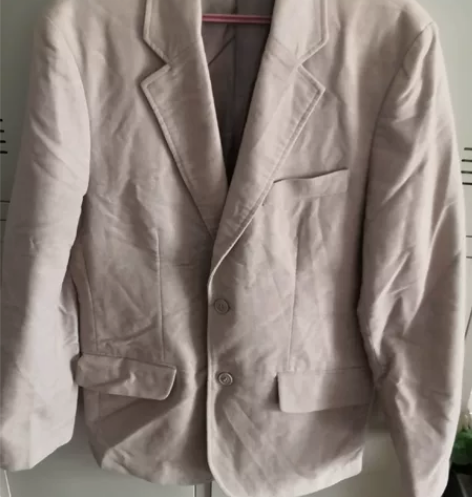 转让男士西服，9成新，尺码见图，原价358...