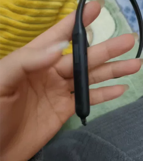 一加云耳二，运动耳机，盒子在，里面红色包装...