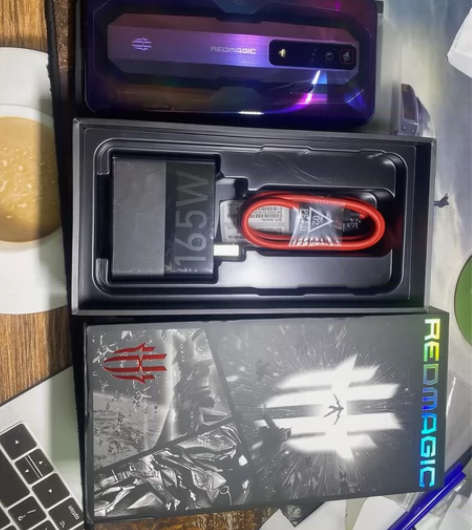 努比亚红魔7游戏手机 12?128 手残版...