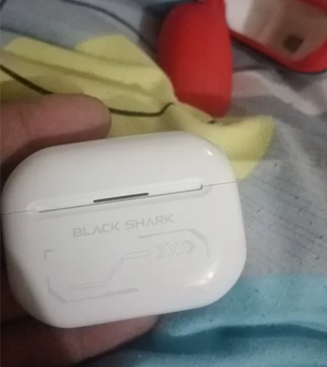 黑鲨耳机， 感兴趣的话点“我想要”和我私聊...