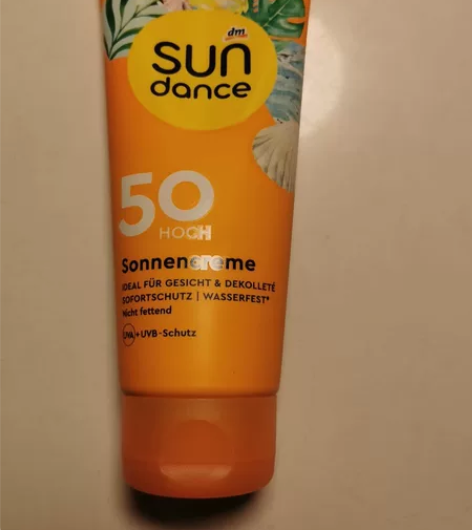 dm防晒 两只全新出，日期到2025年 感...