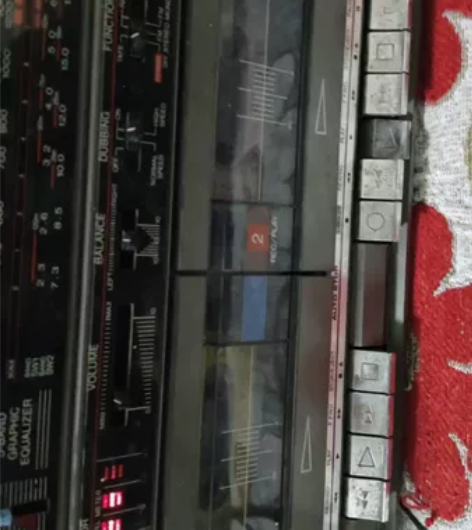 夏普GF560纯进口收录音机，外观品相如图...