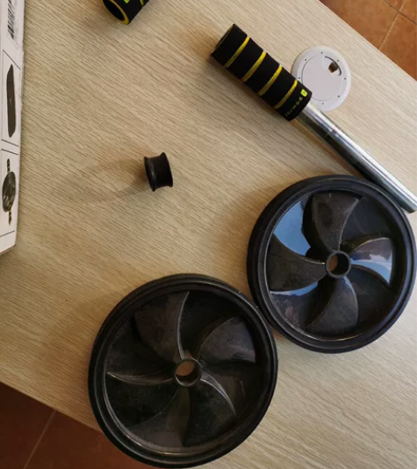 迪卡侬够买健腹轮，使用过几次，就在家里落灰...