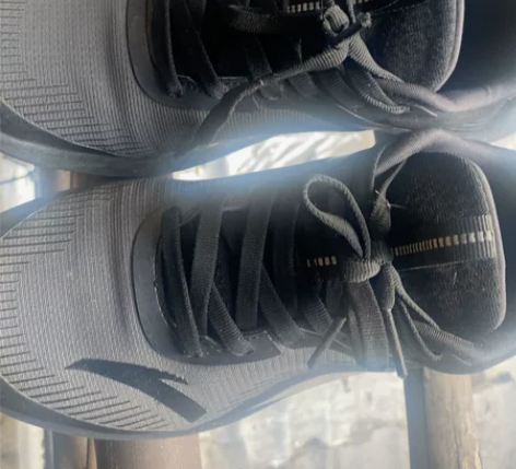 安踏毒刺跑鞋买来穿了一次42码 感兴趣的话...