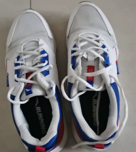 安踏跑步鞋  42码  鞋头略有发黄发黑 ...