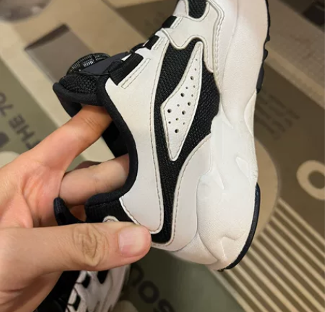 斐乐童鞋27 码 没有什么磕碰 只是我没有...