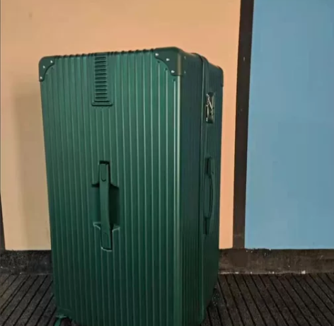 低价出售行李箱100寸60超大容量80寸拉...