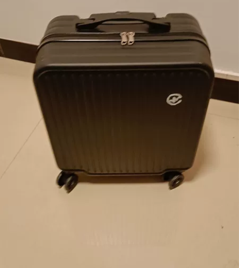 公司中秋节发的旅行箱，本周出门第一次用，发...