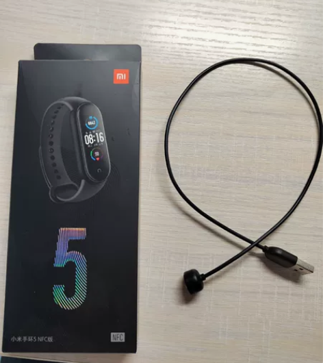 小米手环5NFC版，除了屏幕有点划痕没问题...