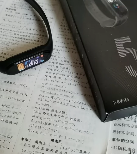 出小米手环5，因为要买新的，戴了快两年，只...