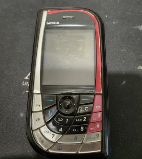 诺基亚7610 成龙同款放电池可开机可使用...