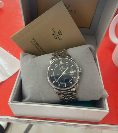 天王手表在专卖店买的，现在可以去京东看看价...