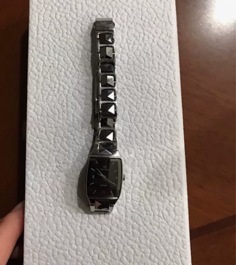 天王手表，刚换新电池100元。 感兴趣的话...