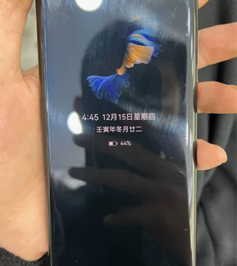 自己的亲哥,是开手机店的,帮忙出一台华为m...