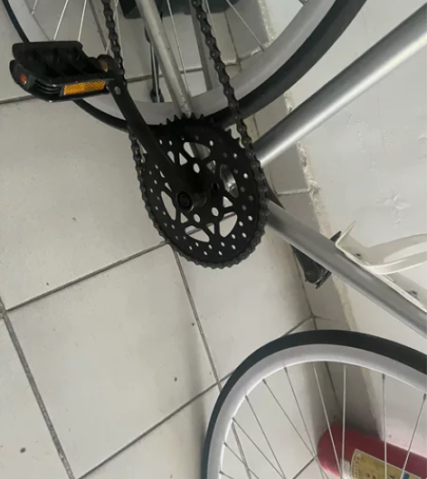 自行车死飞今年九月份才买的。 感兴趣的话点...