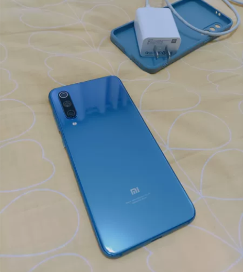 小米9se 6+128 蓝色国行 家人用的...