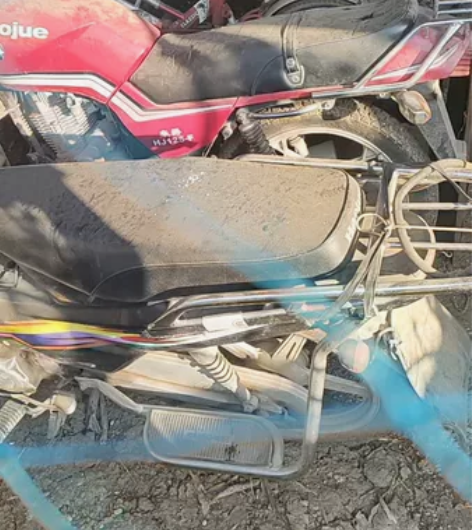 豪爵摩托车近路可送，正常骑着的 感兴趣的话...