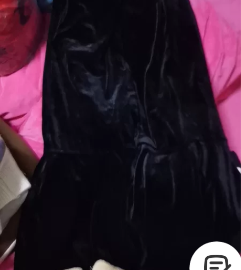 丝绒鱼尾裙 酒红色针织半身裙，有厚度感兴趣...
