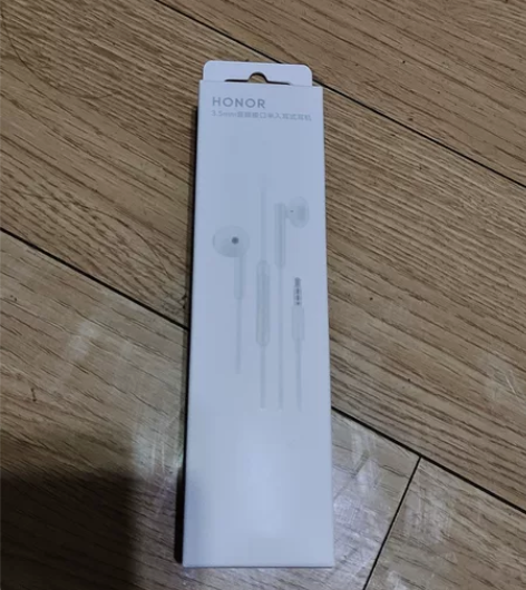 荣耀耳机，全新，未拆封，有需要联系我 感兴...