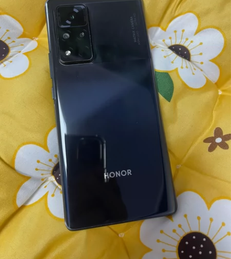 荣耀v40   5G  8?256，除了充...