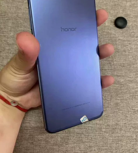 荣耀V10手机，麒麟970处理器，工作室首...