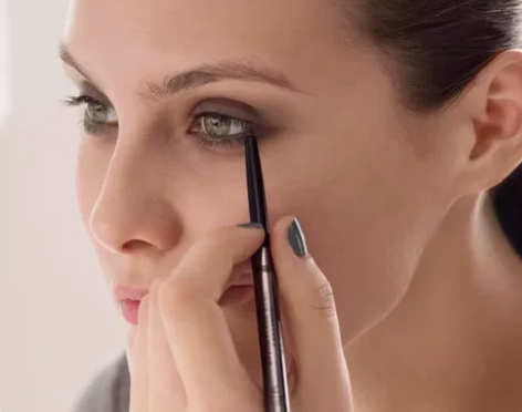 burberry眼影笔.眼影眼线一步到位用...