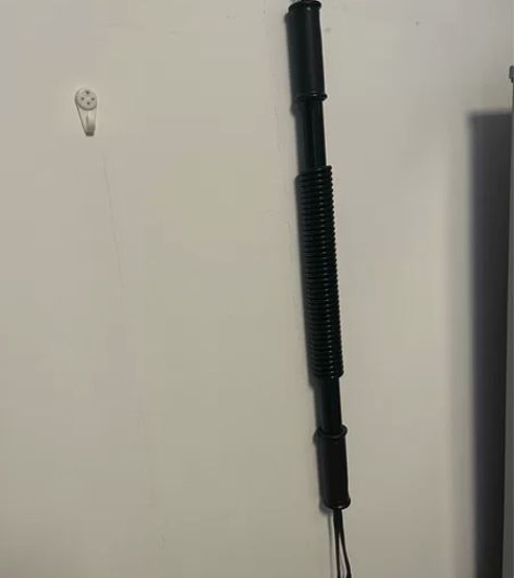 臂力棒  具体多少公斤不知道  反正不轻不...