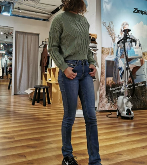 弹性牛仔裤， 版型好，有弹性，好搭配 腰部...