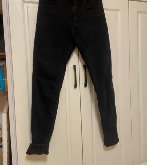 黑色加绒牛仔裤，闺女的，11块钱包邮吧，9...