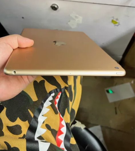 苹果，平板ipad 第五代，2017款12...